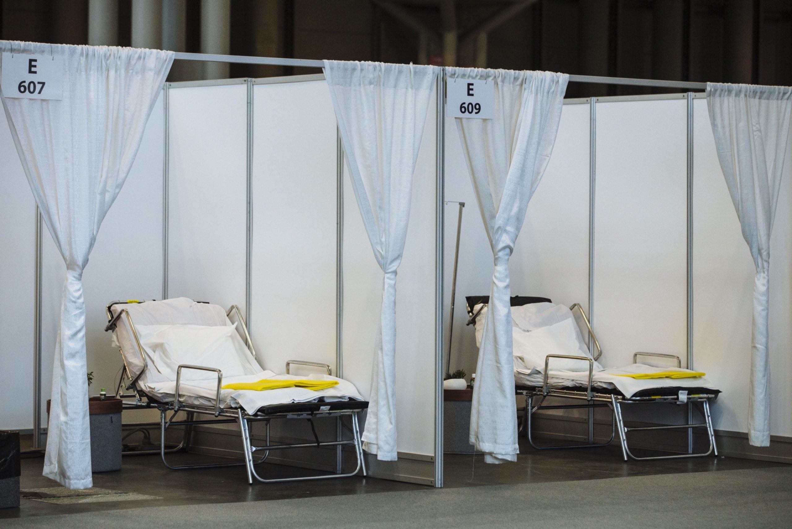 Rooms for patients are set up at a temporary hospital in the Jacob Javits Convention Center in New York, U.S., on Friday, March 27, 2020. New York Governor Andrew Cuomo said he would seek federal assistance for four new emergency hospitals as the number of deaths statewide from the new coronavirus spiked 35% in a day to more than 500. Photographer: Angus Mordant/Bloomberg