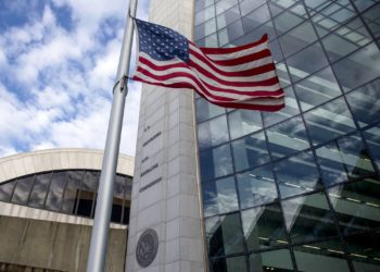 An American flag flies outside the headquarters building of the U.S. Securities and Exchange Commission (SEC) in Washington, D.C., U.S., on Dec. 22, 2018. Parts of the U.S. government shut down on Saturday for the third time this year after a bipartisan spending deal collapsed over President Donald Trump's demands for more money to build a wall along the U.S.-Mexico border. Photographer: Zach Gibson/Bloomberg